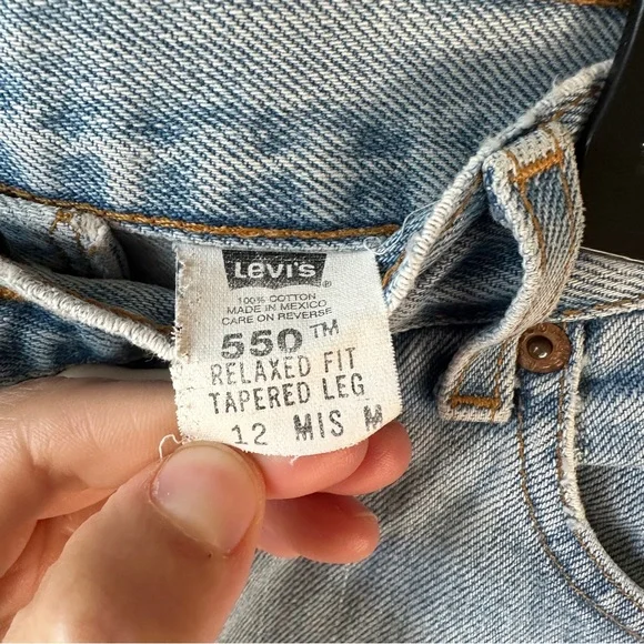 Levis 550 light wash denim straight leg mom jeans - Picture 4 of 7